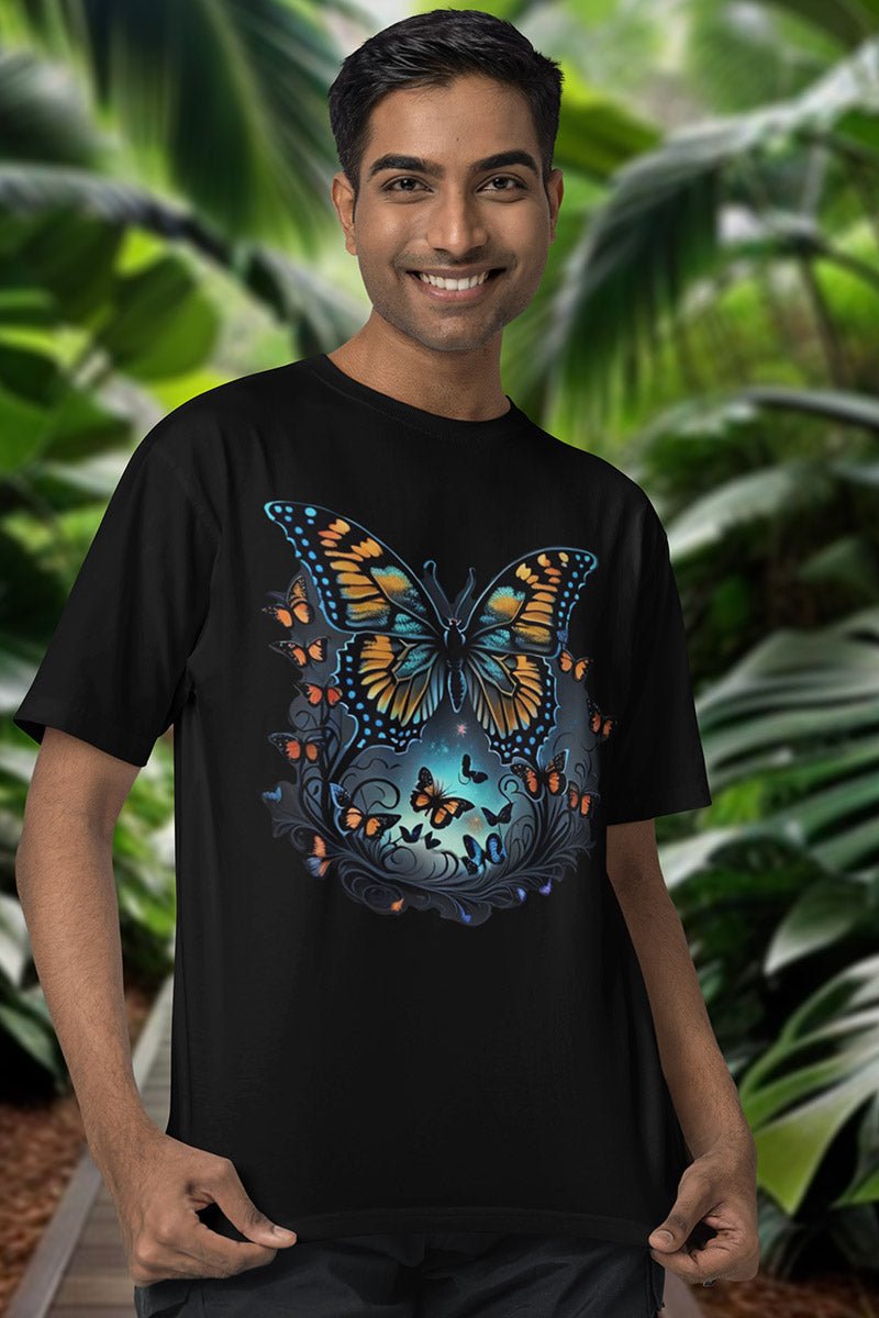 Midnight Flutter - T - Shirt - JUNGLE STYLE - Midnight Flutter T - Shirt JUNGLE STYLE Ausgefallen beautiful beschützer Bio Bio - Baumwolle black blossom bunt butterfly Clothing Cotton Crew neck dreamworld DTG Ethical Fashion Fantasie Fashion Gemütlich Guardian it Klassische Passform Look make Make it look Men's Clothing Moon mystic Nachhaltige Mode Neck Labels Power rainbow regenbogen Regular fit schmetterlinge schwarz Streetwear T - shirts Tiere Traumwelt Umweltfreundlich Unisex Welt Wild Wild