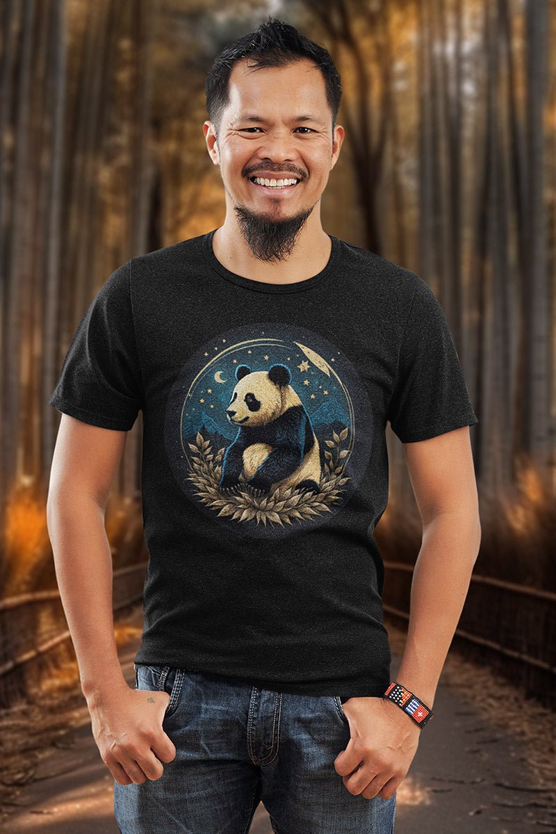 Panda sky - T - Shirt - ASIA STYLE - Panda sky T - Shirt ASIA STYLE Ausgefallen Bear beautiful beschützer Bio Bio - Baumwolle black blossom Bär Clothing Cotton Crew neck dreamworld DTG Ethical Fashion Fantasie Fashion Gemütlich Guardian himmel it Klassische Passform land landscape landschaft Look luna make Make it look Men's Clothing Midnight mond Moon mystic Nachhaltige Mode Neck Labels Power Regular fit schwarz sky star Sterne Streetwear T - shirts Tiere Traumwelt Umweltfreundlich Unisex Welt