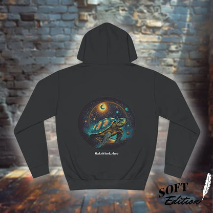 Adventure Galaxy Turtle Hoodie – Unisex – Kosmisches Design, S-4XL
