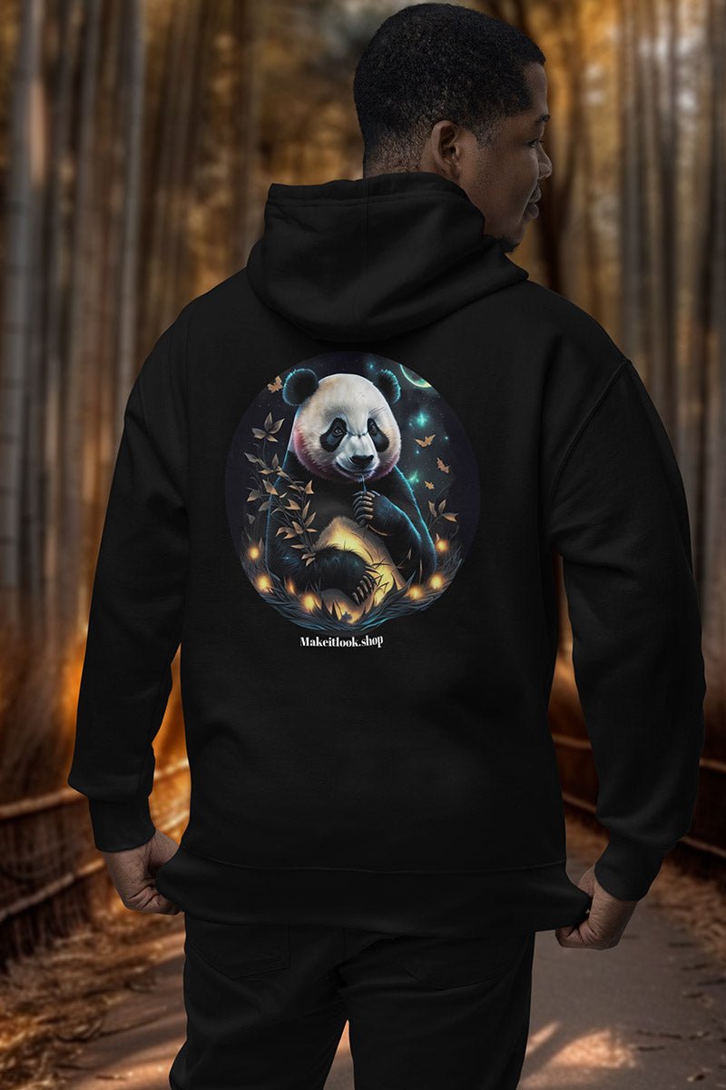 Schwarzer Unisex-Hoodie „Bambus Panda“ mit einem Panda mit Bambustrieb unter goldenem Mond, Bild 2