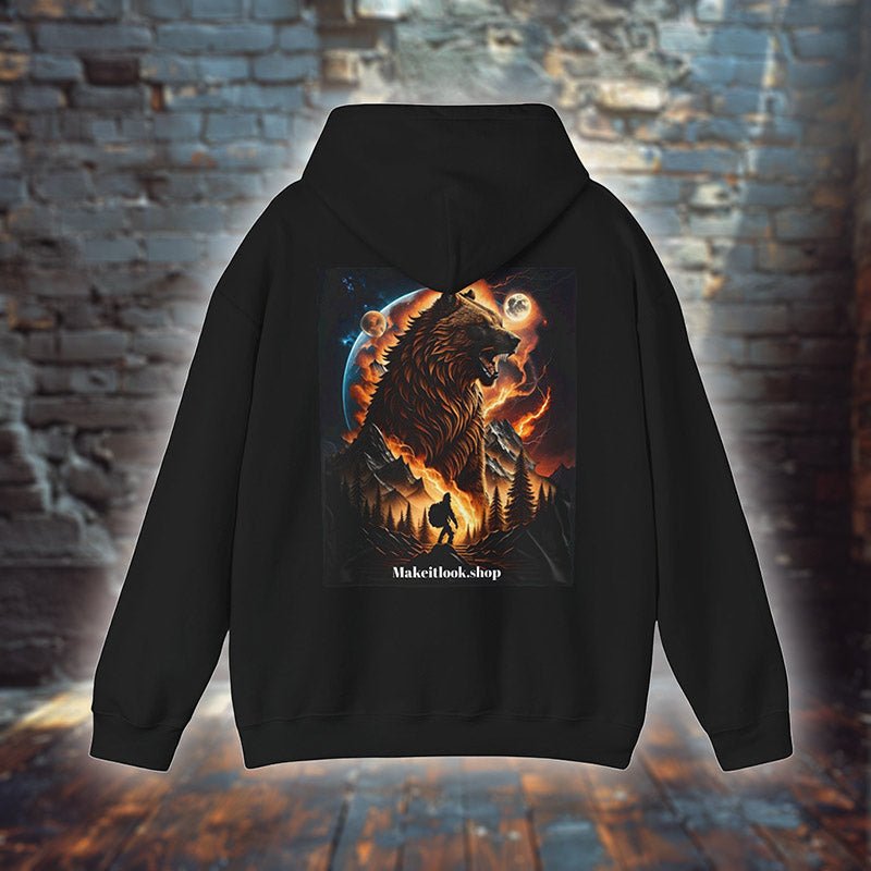 Schwarzer Unisex-Hoodie „Bear on Fire“ mit einem brennenden Bären vor Vulkan und Vollmond, Bild 1