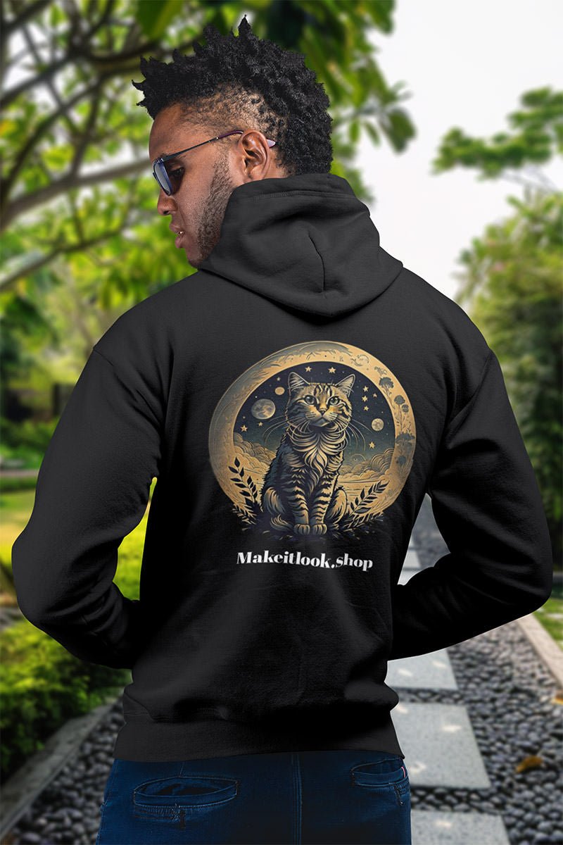 Hoodie „Cat of Golden Ring“: eine Katze mit goldenem Glanz vor Mond und Sternenhimmel, Ansicht 3