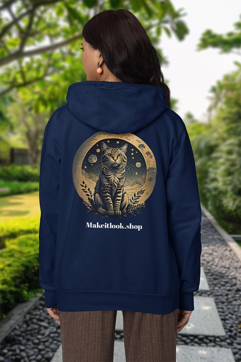 Hoodie „Cat of Golden Ring“: eine Katze mit goldenem Glanz vor Mond und Sternenhimmel, Ansicht 6
