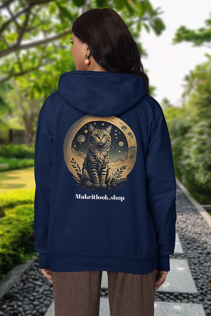 Cat of golden Ring - Hoodie - MODERN STYLE - Cat of golden Ring Navy Hoodie MODERN STYLE Ausgefallen beautiful Bio Bio - Baumwolle black blau blue Cat Cat of Ring Cat with Ring Clothing Cotton Crew neck dreamworld DTG Fantasie Fashion gelbe Katze Gemütlich Gold Golden Golden Ring Cat Hoodies Kapuzenpullover Katze Katze mit Ring Katze sitzt Klassische Passform luna Löwe Men's Clothing mond Moon Nachhaltige Mode Regular fit Ring schwarz Sit Cat Sonne star Sterne süss Tiere Traumwelt Umweltfreundli