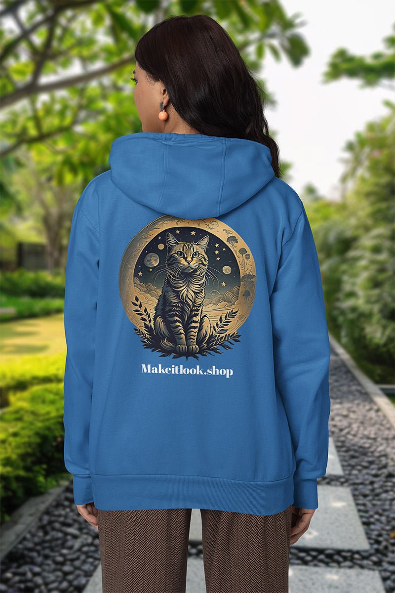 Hoodie „Cat of Golden Ring“: eine Katze mit goldenem Glanz vor Mond und Sternenhimmel, Ansicht 10