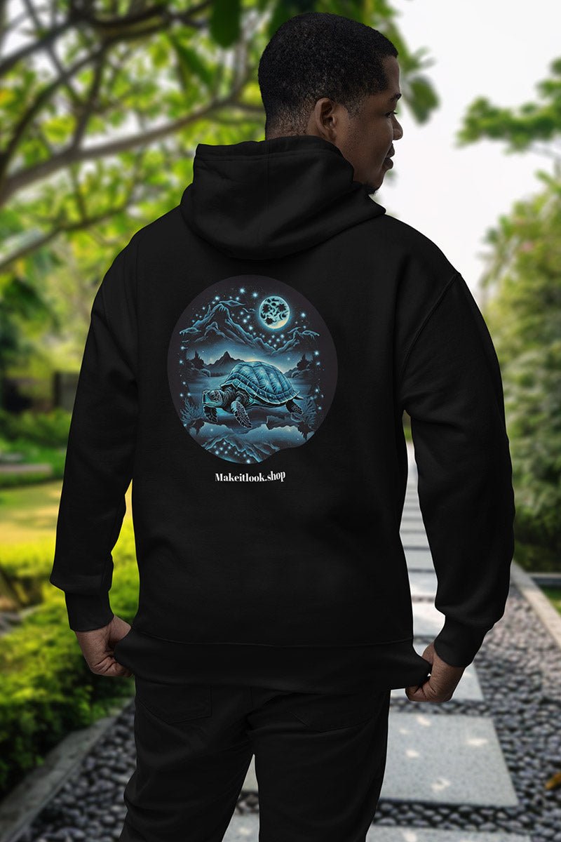 Hoodie „Dreamscape Azure Turtle“: eine azurblaue Schildkröte im sternübersäten Himmel, Ansicht 2