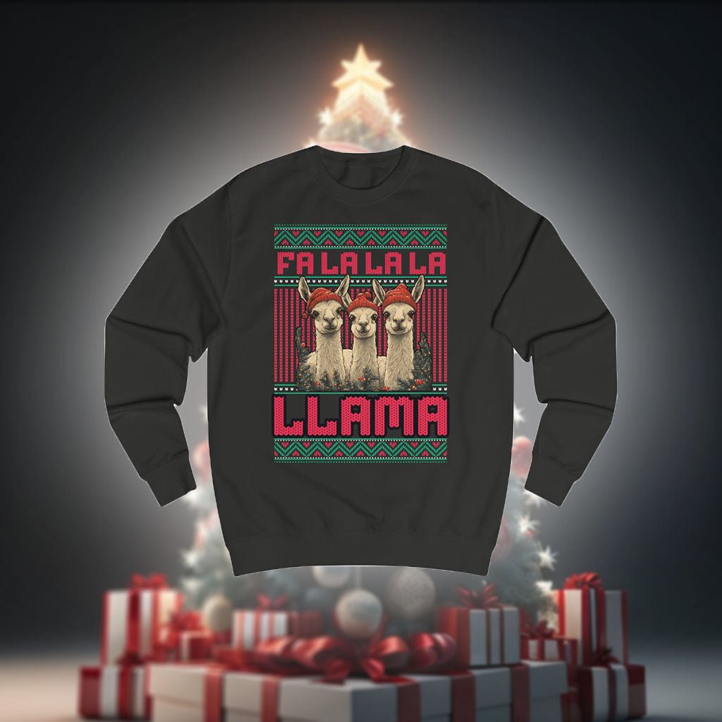 Lustiger Weihnachtspullover „Fa La La La Llama“ in Schwarz, drei Lamas mit roten Mützen im Strick-Look