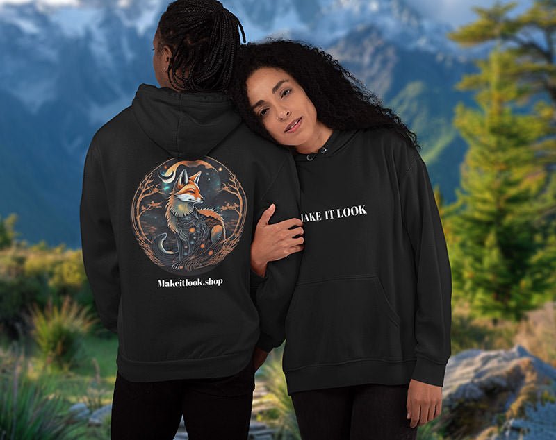 Schwarzer Unisex-Hoodie „Foxwoods Lunar Guardian“ mit einem Fuchs mit Sternenmuster unter Mond im Wald, Bild 4
