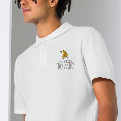 Giuseppe Pizzarei – Unisex Poloshirt mit verspieltem Pizza - Männchen Logo - Poloshirt - Make it look - Giuseppe Pizzarei – Unisex Poloshirt mit verspieltem Pizza - Männchen Logo