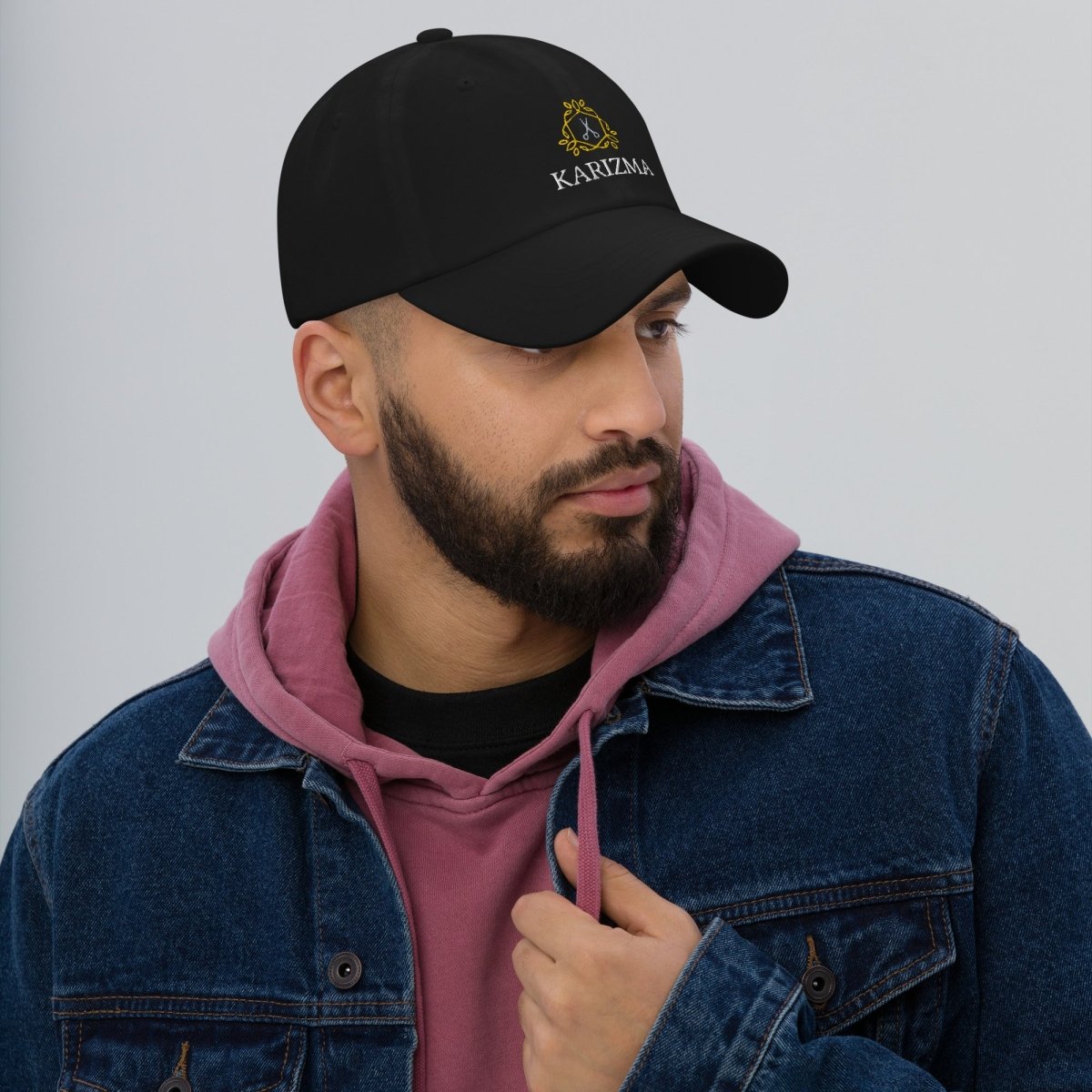 Karizma – Premium Cap mit stilvollem Scheren - Logo im Hexagon - Rahmen - Caps - Make it look - Karizma – Premium Cap mit stilvollem Scheren - Logo im Hexagon - Rahmen