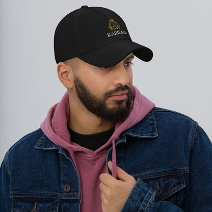 Karizma – Premium Cap mit stilvollem Scheren - Logo im Hexagon - Rahmen - Caps - Make it look - Karizma – Premium Cap mit stilvollem Scheren - Logo im Hexagon - Rahmen