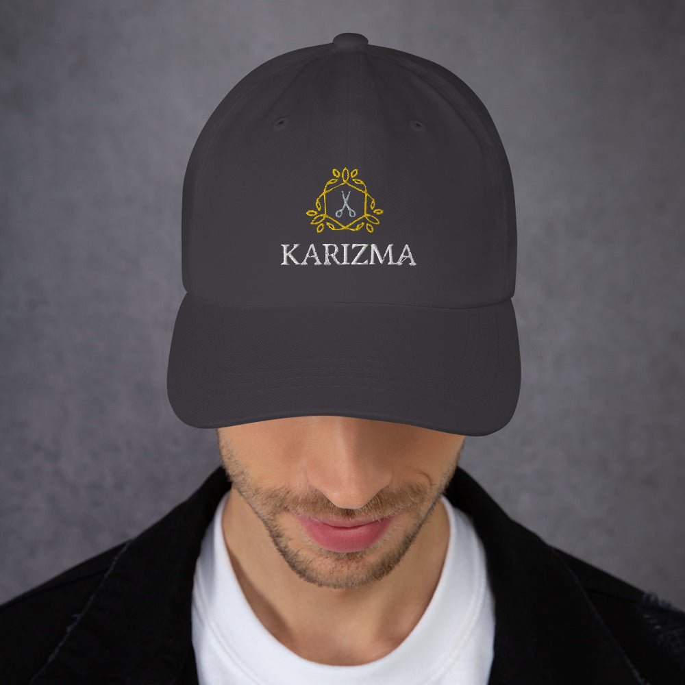 Karizma – Premium Cap mit stilvollem Scheren - Logo im Hexagon - Rahmen - Caps - Make it look - Karizma – Premium Cap mit stilvollem Scheren - Logo im Hexagon - Rahmen