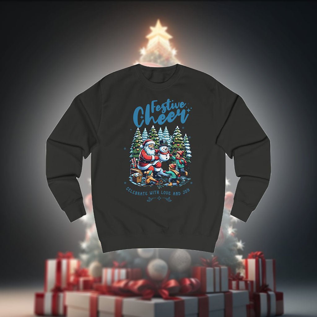Lustiger Weihnachtspullover „Liebe und Freude“ mit Weihnachtsmann und Schneemann, Sweatshirt vor Christbaum