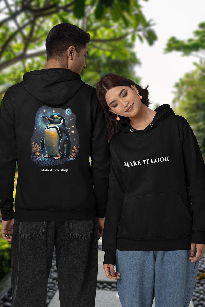 Hoodie „Lunar Lap“: ein Pinguin vor leuchtendem Sternenhimmel und Mond, Ansicht 4