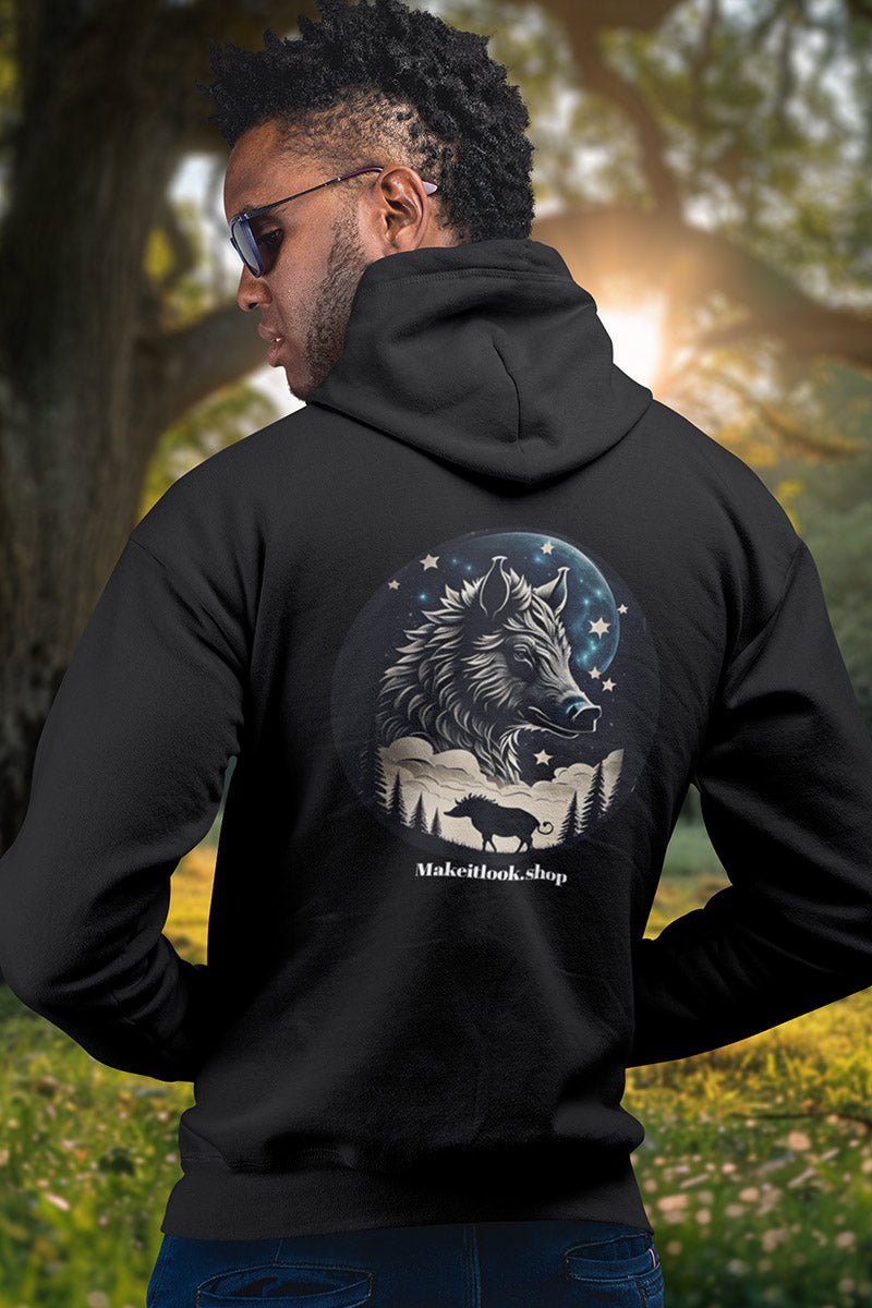 Hoodie „Lunar Swine Trekker“: ein Wildschwein unter einem leuchtenden Vollmond, Ansicht 3