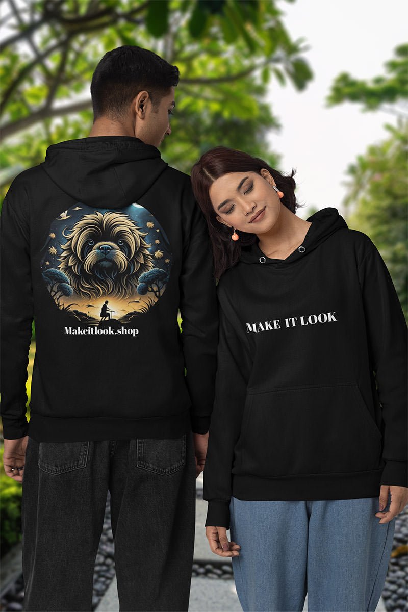 Hoodie „Midnight Blossom Pup“: ein Lhasa Apso unter dem Mond in nächtlicher Landschaft, Ansicht 4