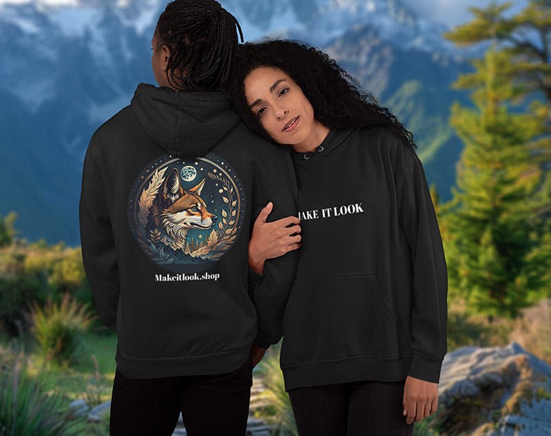 Schwarzer Unisex-Hoodie „Moon Fox on herbisch“ mit einem Fuchs unter Mond mit Kräuterkranz, Bild 4