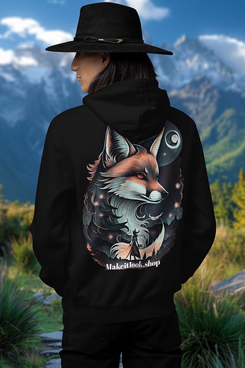 Schwarzer Unisex-Hoodie „Moonlit Fox Wanderer“ mit einem Fuchs unter Vollmond in Sternenlandschaft, Bild 2