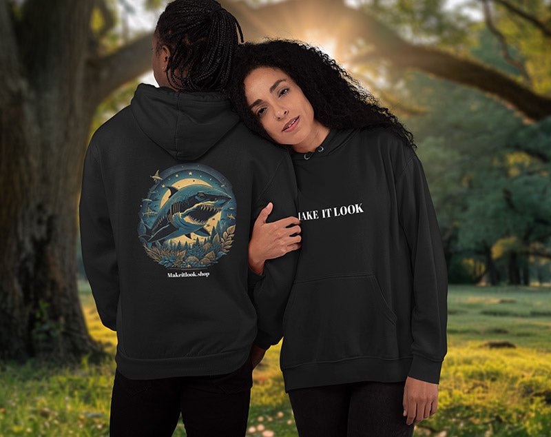 Schwarzer Unisex-Hoodie „Mystic Moon Glider“ mit einem Hai unter Vollmond, Bild 4