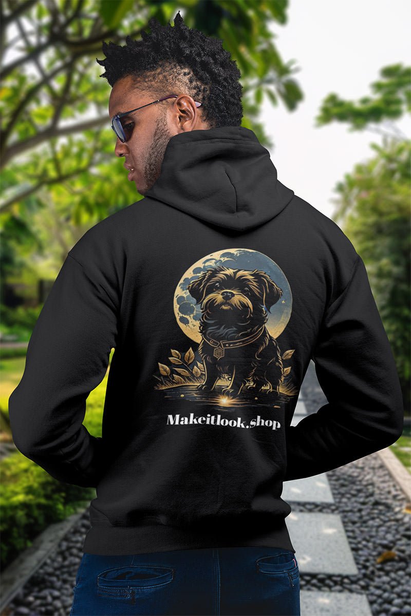 Hoodie „Nightshade Glow Hound“: ein Hund vor einem riesigen Mond in tiefem Wald, Ansicht 2