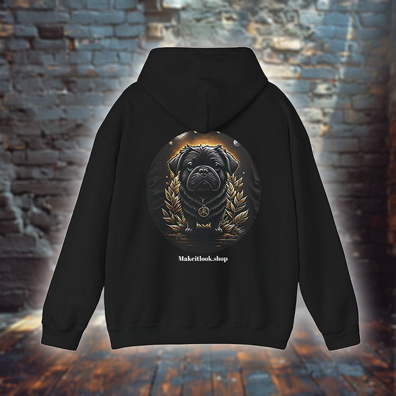 Hoodie „Royal Pug“ mit Motiv: ein schwarzer Mops vor goldenem Hintergrund mit Sternen und Monden, Farbe Schwarz