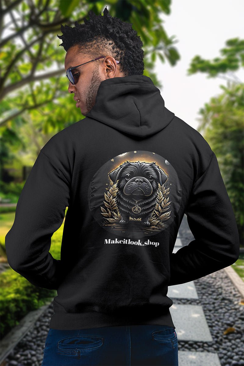 Hoodie „Royal Pug“: ein schwarzer Mops vor goldenem Hintergrund mit Sternen und Monden, Ansicht 2