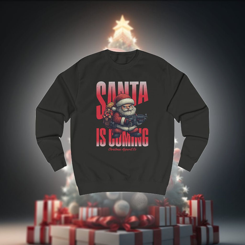 Weihnachtspullover lustig für Herren „Santa Is Coming“ in Schwarz, grimmiger Comic-Weihnachtsmann mit Sack