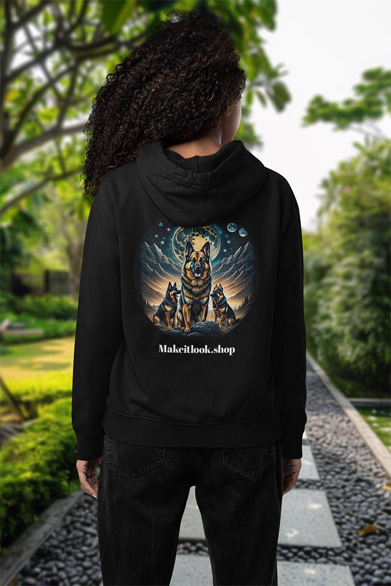 Rückenansicht an einer Frau: Schäferhund-Trio unter Vollmond auf dem schwarzen Unisex-Hoodie, Modern Style