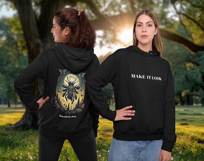 Hoodie „Stellar Stinger“: ein stilisiertes Insekt vor einem Vollmond mit Schmetterlingen, Ansicht 4