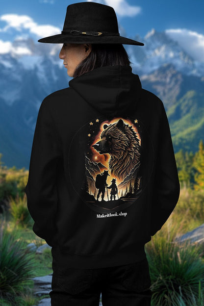 Walking dream bear - Hoodie - MOUNTAIN STYLE - Walking dream bear Black Hoodie Printify Ausgefallen Bear beschützer Bio Bio - Baumwolle black Bär clan Clothing Cotton Crew neck dreamworld DTG Ethical Fashion Fashion Feuer Fire forest Gemütlich Grizzly Guardian himmel Hoodies Kapuzenpullover Klassische Passform land landscape landschaft luna Make it look Men's Clothing Mensch mond Moon Nachhaltige Mode Power Regular fit schwarz squad star Sterne Streetwear Tiere Traumwelt Umweltfreundlich Unisex 